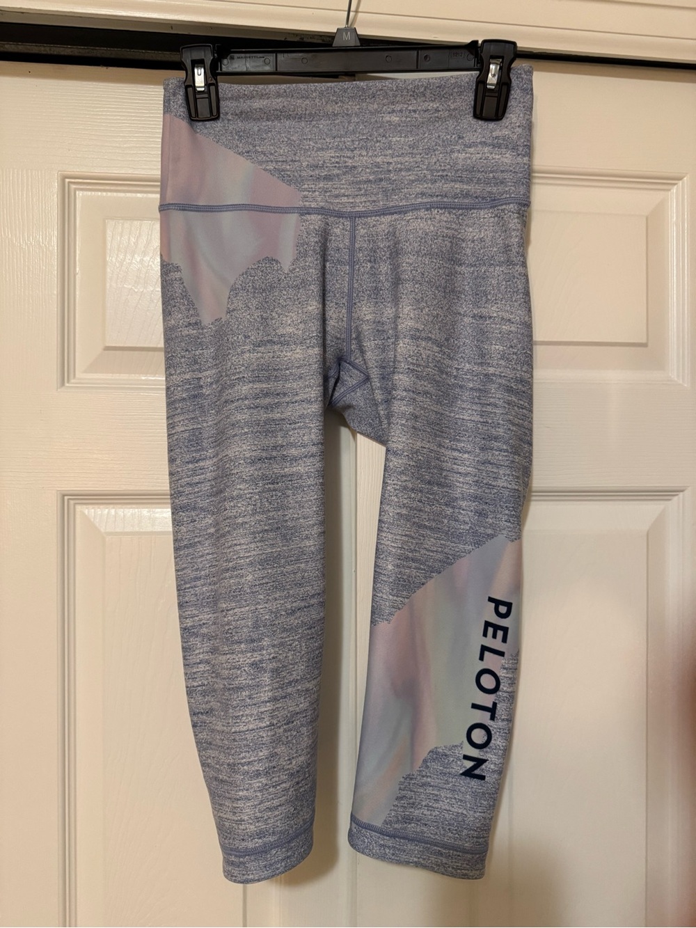 Peloton women’s Heathered Light Blue Cropped Leggings